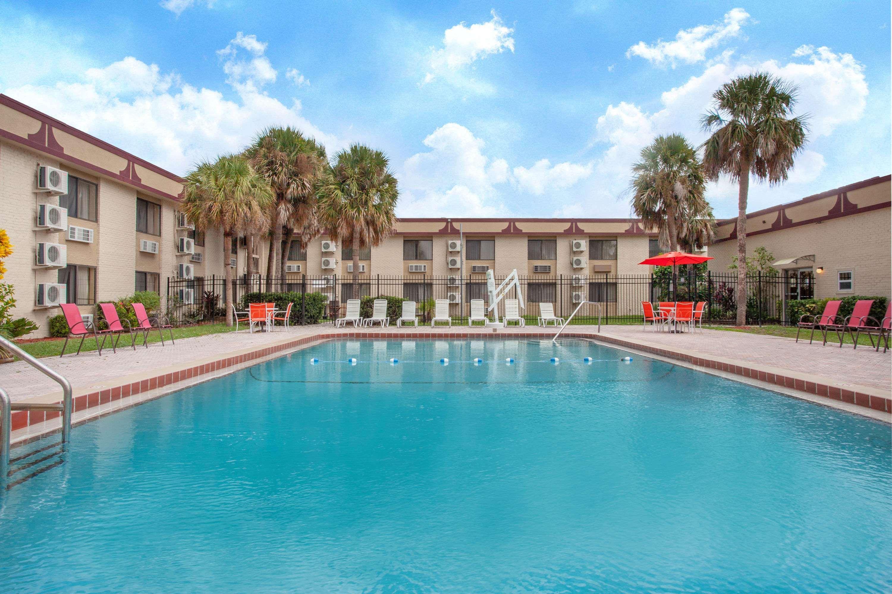 Space Coast Hotel Titusville-Kennedy Space Center Екстер'єр фото