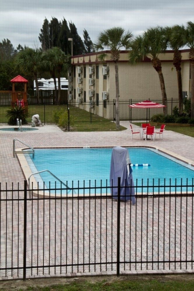 Space Coast Hotel Titusville-Kennedy Space Center Екстер'єр фото